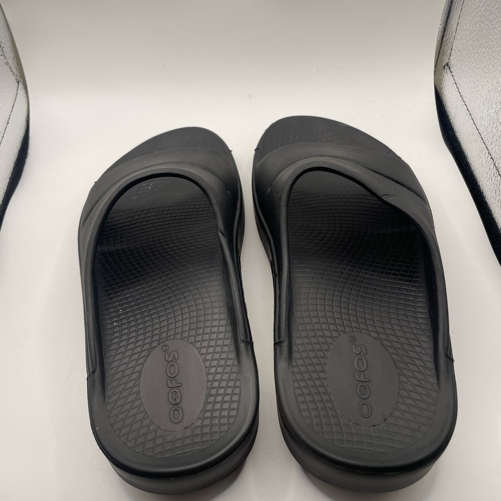 OOFOS Women's Black Slide Sandals - Picture 5 of 9